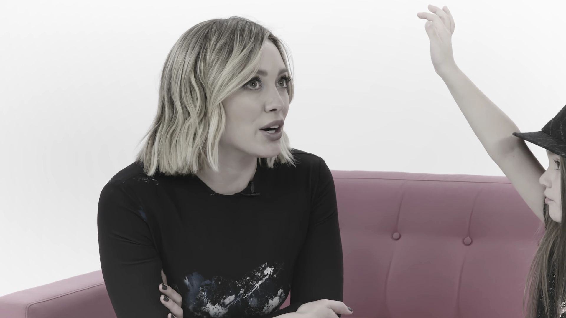 DailyDuff_dot_nl-2016Cosmopolitan-com_LittleGirlsGiveHilaryDuffAdvice0297.jpg