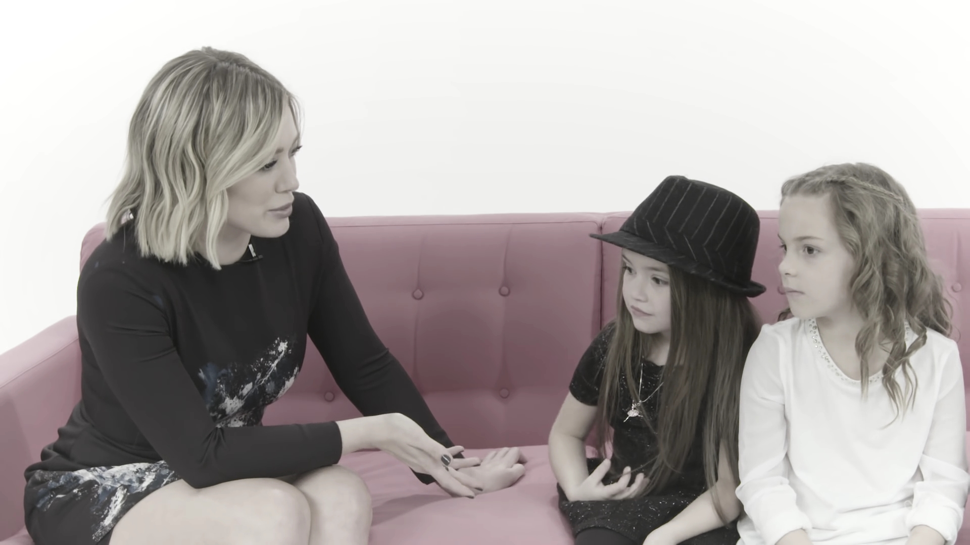 DailyDuff_dot_nl-2016Cosmopolitan-com_LittleGirlsGiveHilaryDuffAdvice0326.jpg