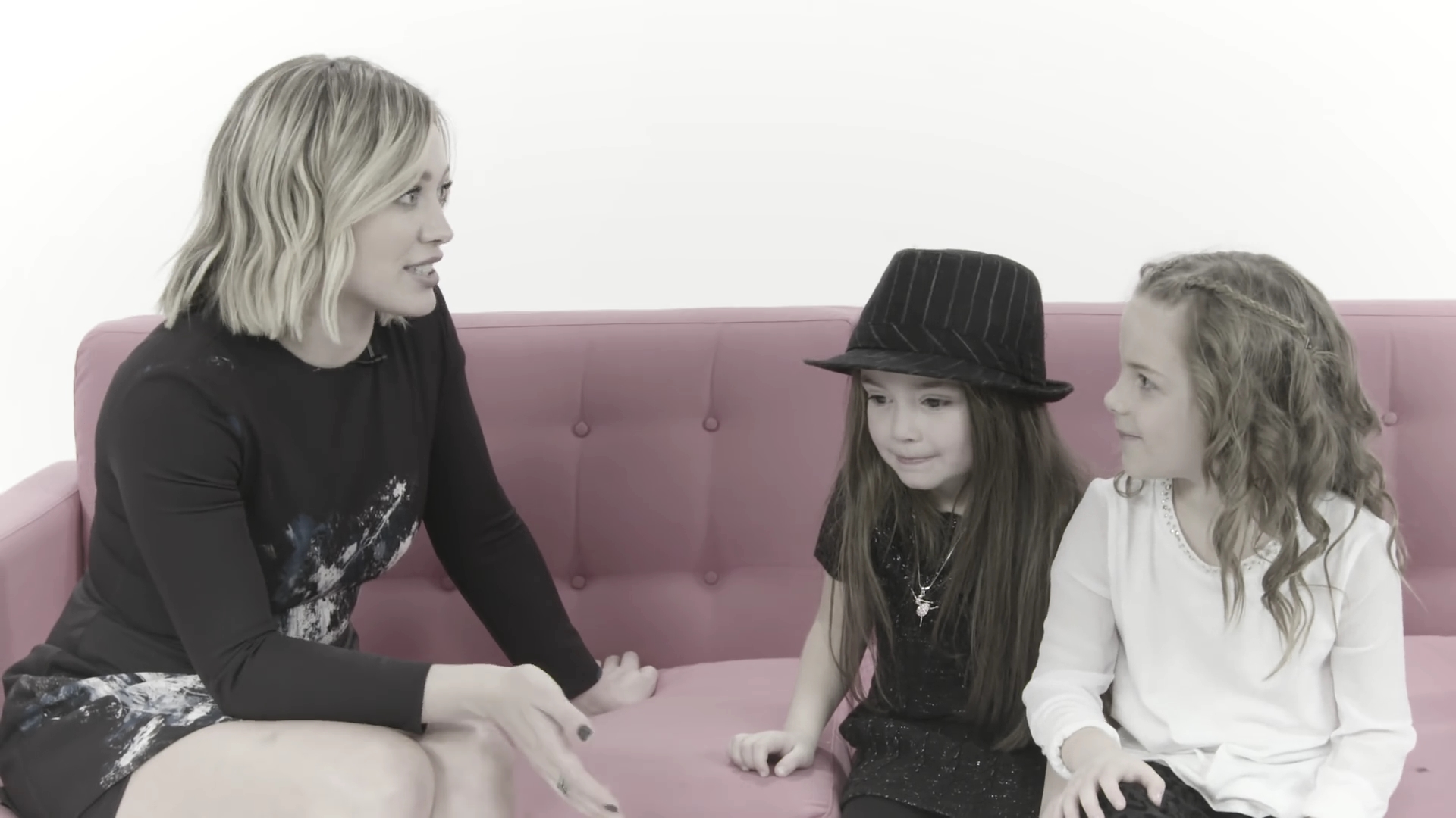 DailyDuff_dot_nl-2016Cosmopolitan-com_LittleGirlsGiveHilaryDuffAdvice0354.jpg