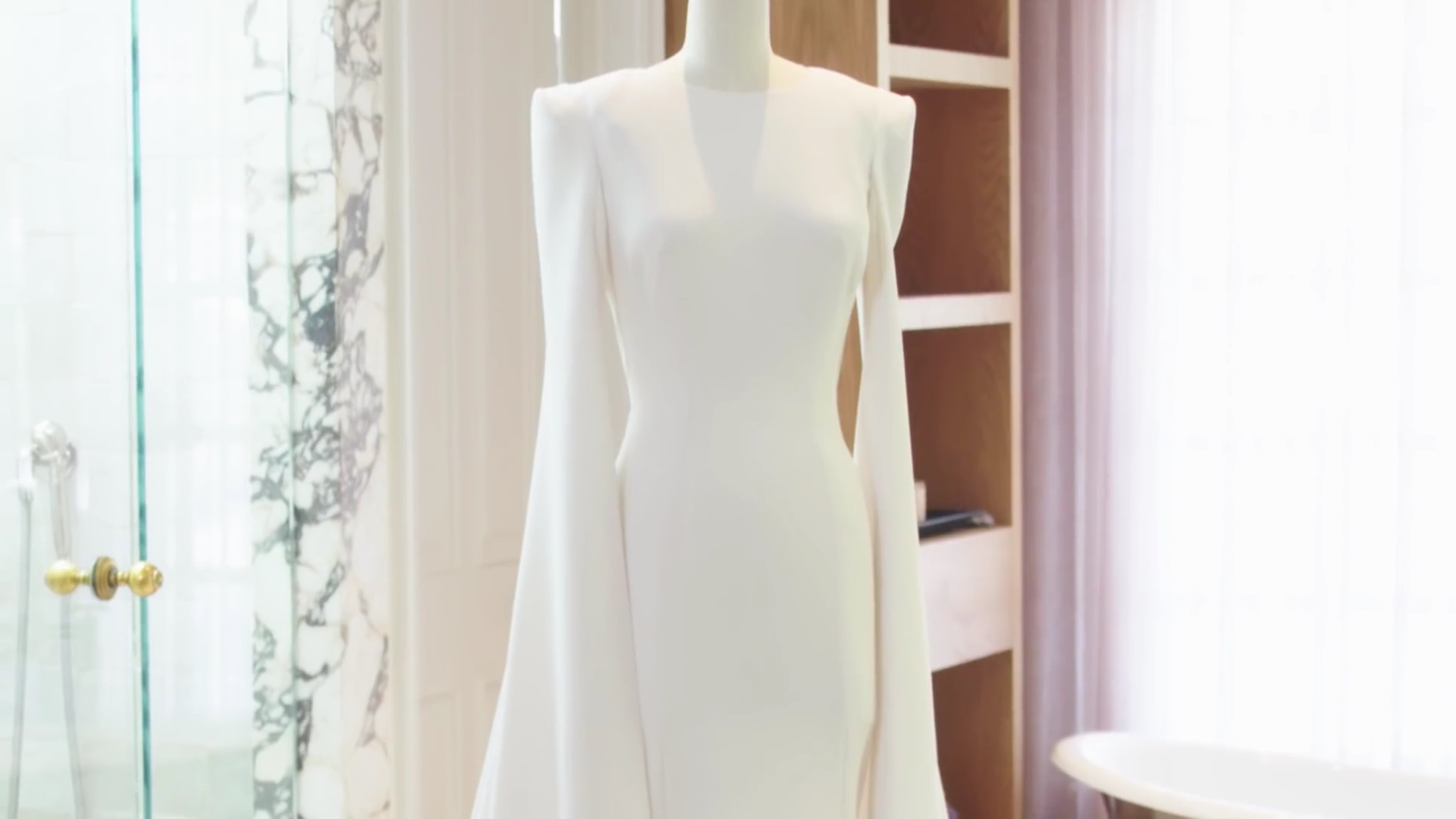 DailyDuff-dot-nl_2019Vogue-InsideWeddingDressFitting0523.jpg