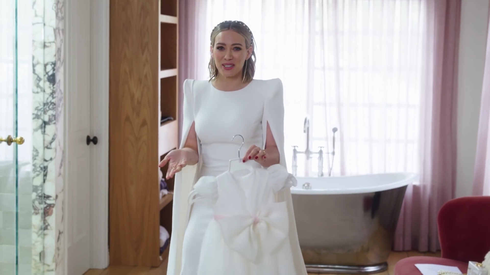 DailyDuff-dot-nl_2019Vogue-InsideWeddingDressFitting0691.jpg