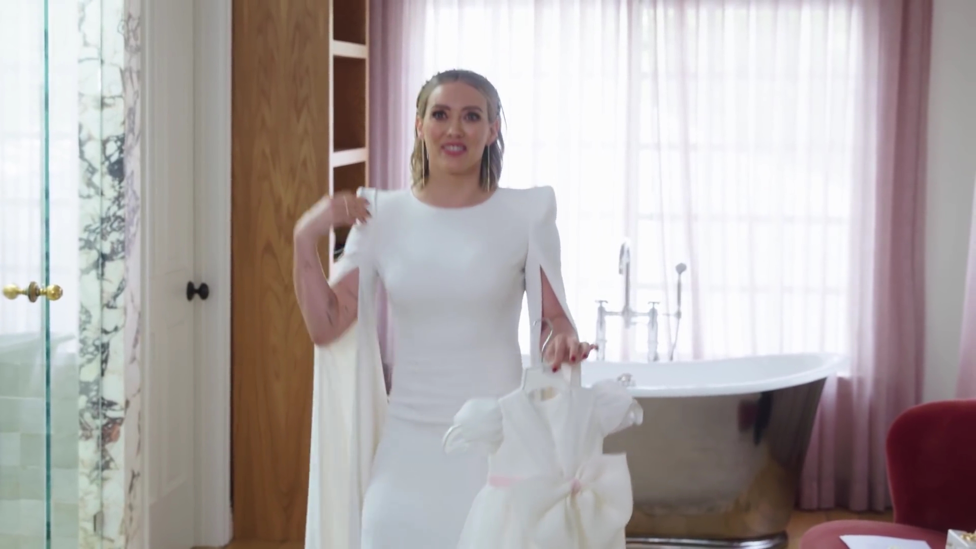 DailyDuff-dot-nl_2019Vogue-InsideWeddingDressFitting0694.jpg