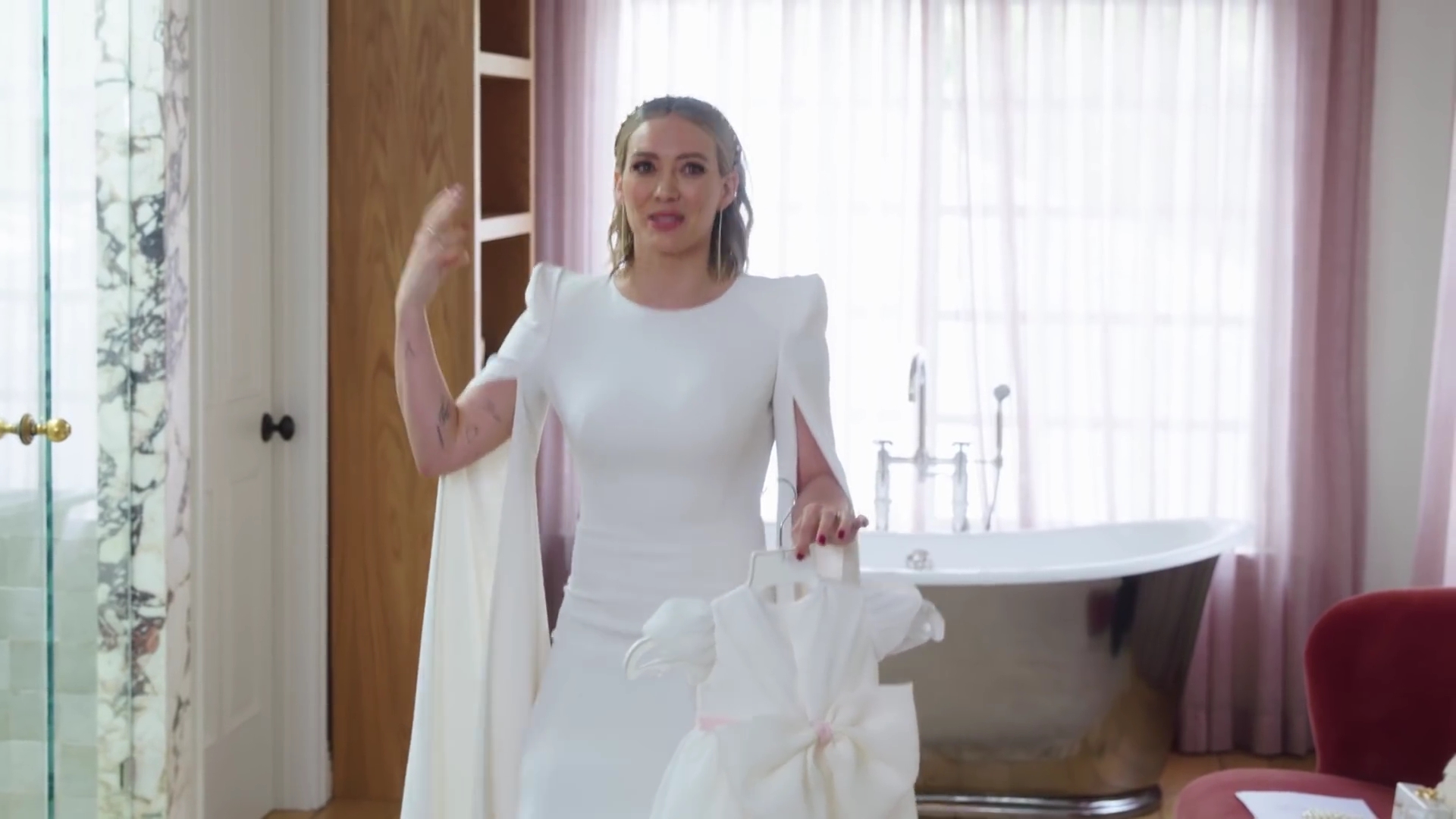 DailyDuff-dot-nl_2019Vogue-InsideWeddingDressFitting0699.jpg
