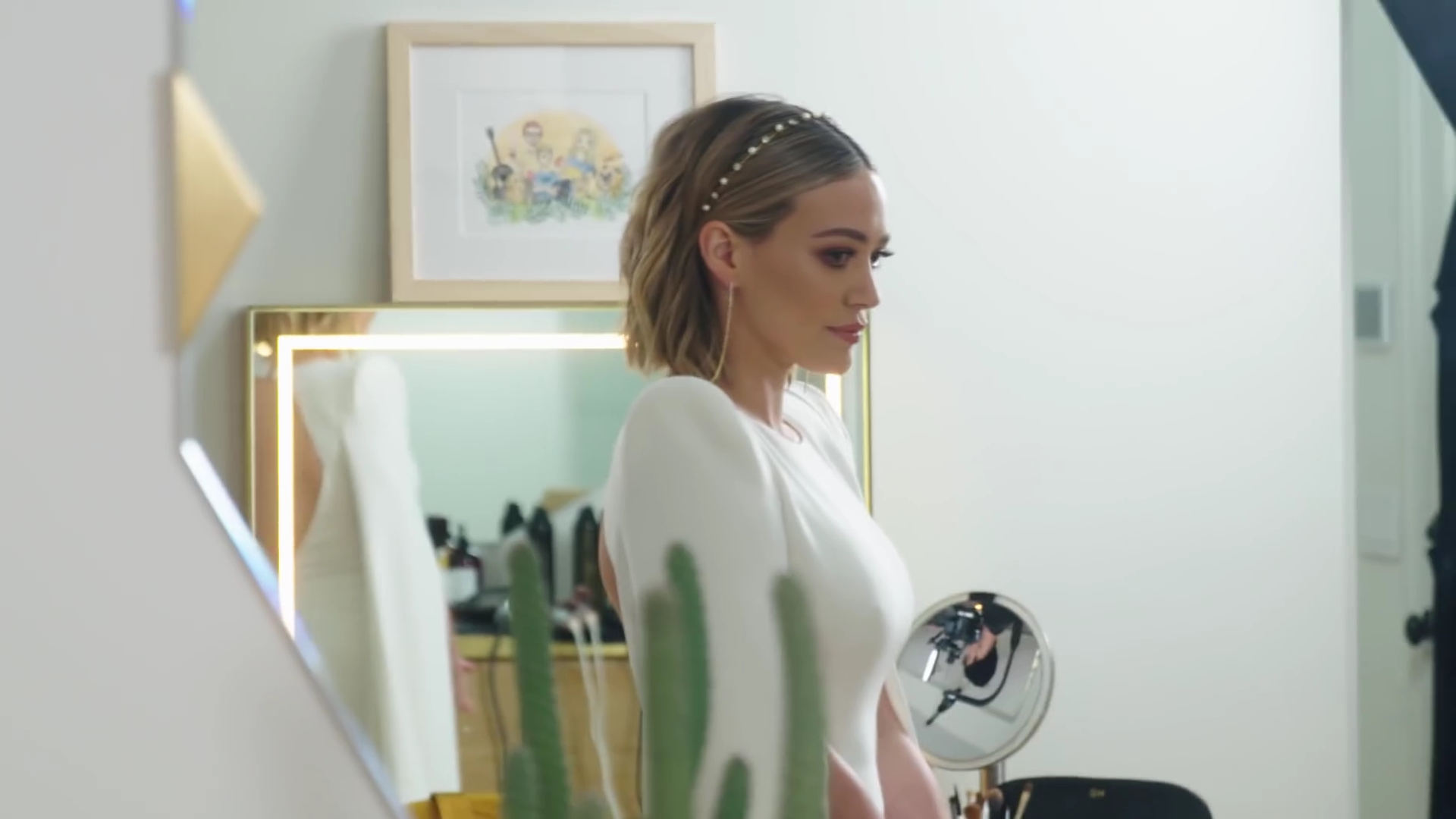 DailyDuff-dot-nl_2019Vogue-InsideWeddingDressFitting0705.jpg