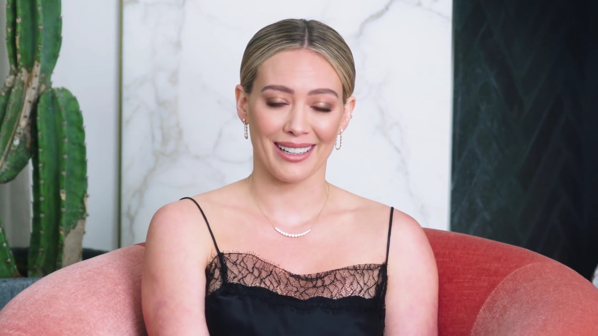 DailyDuff-dot-nl_2019Vogue-InsideWeddingDressFitting0780.jpg DailyDuff-dot-nl_2019Vogue-InsideWeddingDressFitting0780.jpg