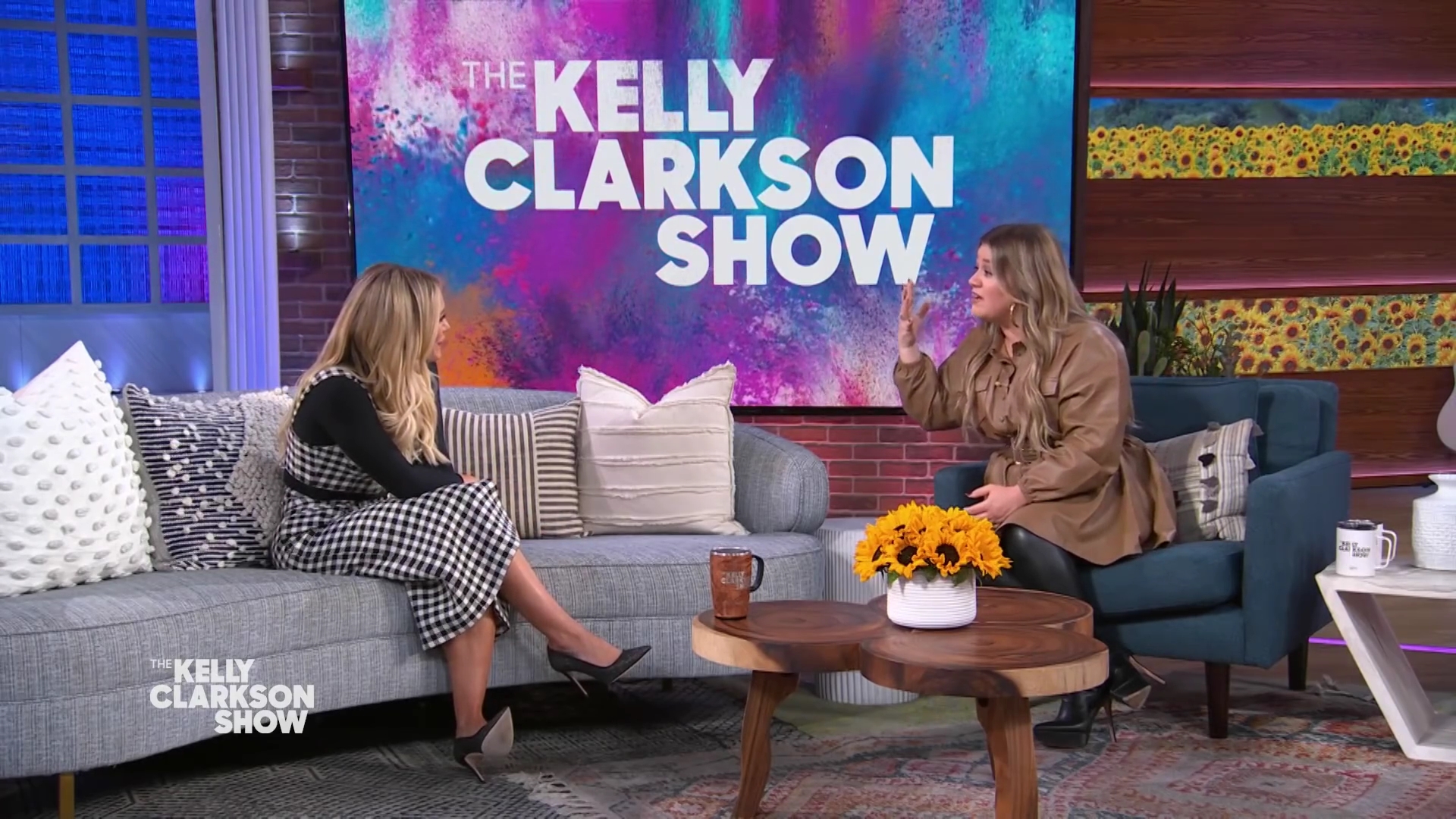DailyDuff-dot-nl_2022TheKellyClarksonShow0450.jpg