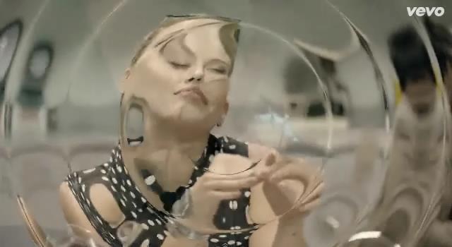 dailyduff-dot-nl-ChasingTheSun_MusicVideo0142.jpg dailyduff-dot-nl-ChasingTheSun_MusicVideo0142.jpg