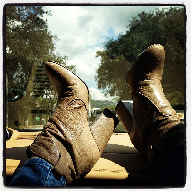 10 oktober: Excited for fall! Boots and cozy sweaters!
 10 oktober: Excited for fall! Boots and cozy sweaters!