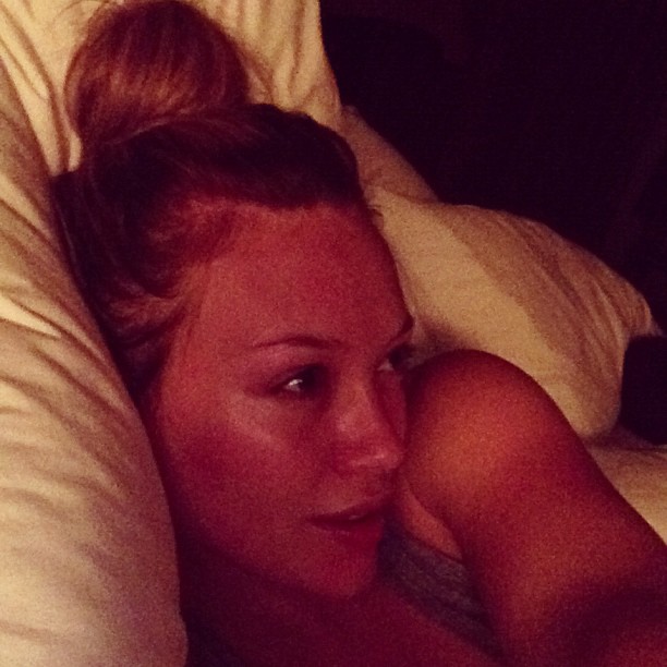 23 oktober: Clean face, cozy in bed! Kept my bun in from dinner...they say in Texas the higher the hair the closer to god ;) hope it works..
 23 oktober: Clean face, cozy in bed! Kept my bun in from dinner...they say in Texas the higher the hair the closer to god ;) hope it works..