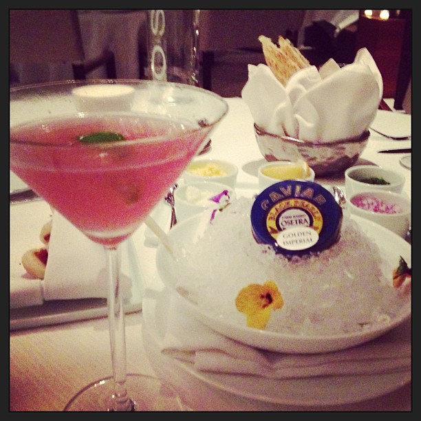 16 december: Bel-air hotel din date with Mikey and luca
 16 december: Bel-air hotel din date with Mikey and luca