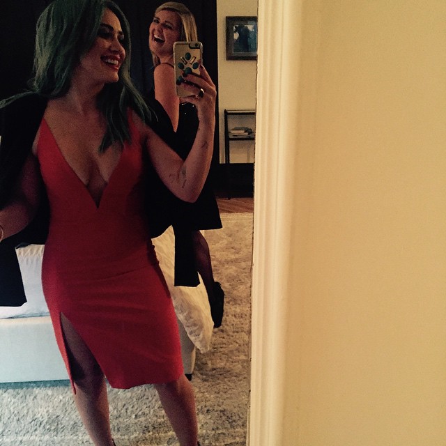 1 april: Leaving for the premiere of @youngertv so exciting! Thank you @adambreuchaud and @tedgibsonbeauty and my little photobombing friend @lowenban my glue😘 thanks for making me cute tonight xxx please tune in @tvland #youngertv
