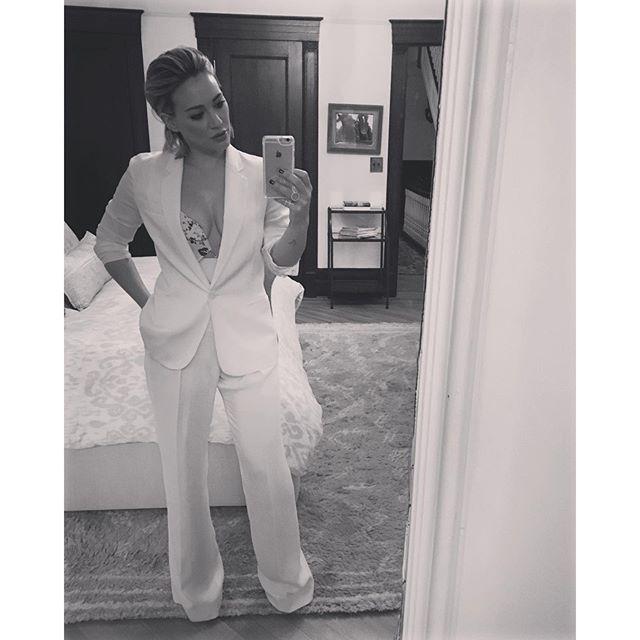 12 januari: Casual Pimp suit this morning for @todayshow @anitapatrickson @adambreuchaud @ryancottonhair thanks for the pretty up 😘✌🏻️🐰
