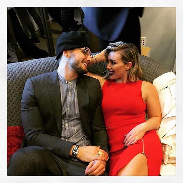 13 januari:Putting on some smiles with @nicotortorella excited for the @youngertv premiere tonight! Make sure to tune in #secondseason
