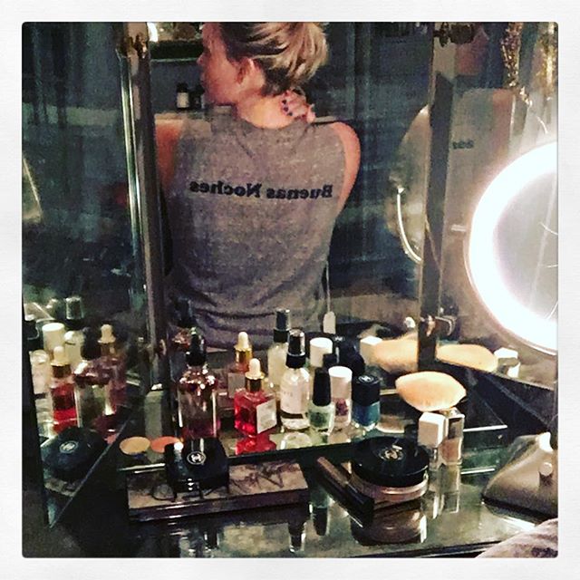 27 februari; #Buenosnoches my lovie made this shirt ... @loveafineline Nigh. Nigh. 🌙✨
