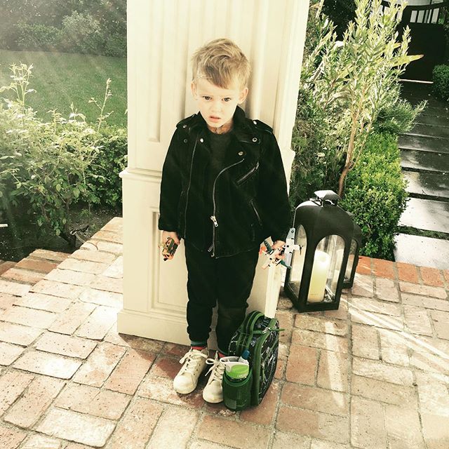 14 maart: He was pretty upset about the jacket this morning..... #sawrry
 14 maart: He was pretty upset about the jacket this morning..... #sawrry