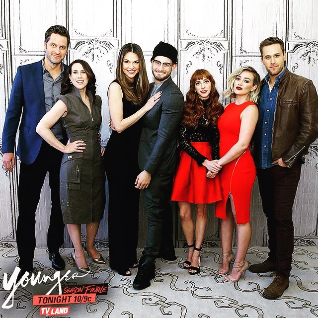 24 maart: @youngertv tonight! Season finale tonight!!! A kiss, a new threat, a funeral what more could you want on a Wednesday
 24 maart: @youngertv tonight! Season finale tonight!!! A kiss, a new threat, a funeral what more could you want on a Wednesday