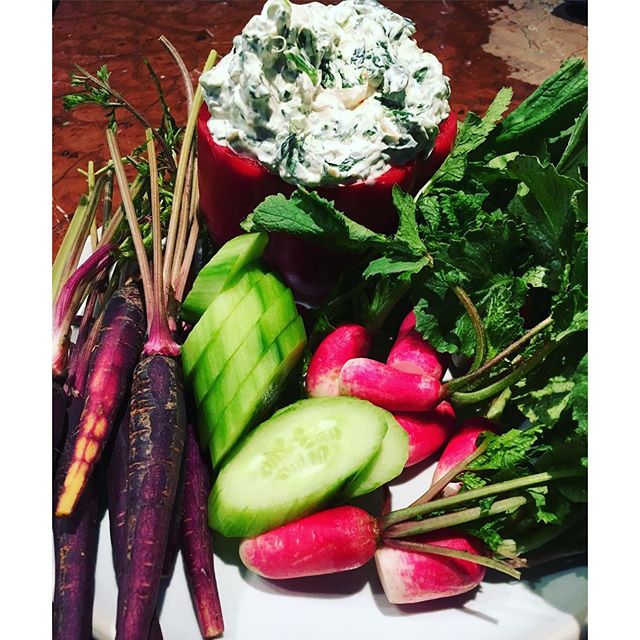 29 maart: When yo mama Luvs you. She makes you spinach dip
