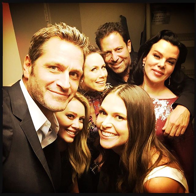 16 april:Loved seeing half of our @youngertv family last night. @suttonlenore @debimazar #darrenstar #peterHerman and #Miriamshor
