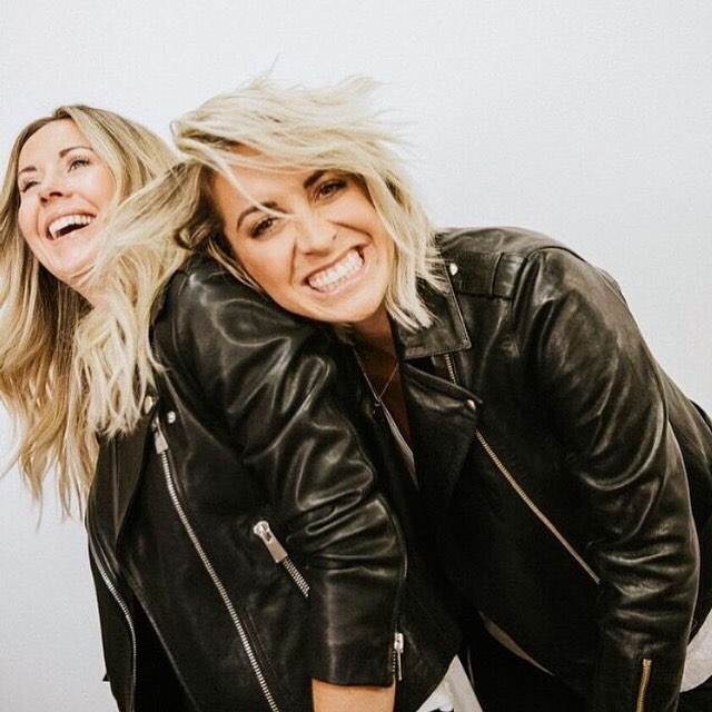 25 juli: So excited for my friends @riawnacapri & @nikkilee901 to be launching their latest project #BCTV 📺 If you're a hairstylist looking for weekly inspiration and education sign up now!💕 @beautycoach_com
