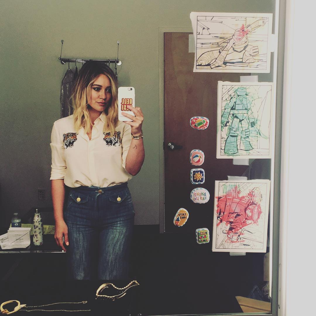 08 augustus: Kelsey gets a pretty cute outfit today on @youngertv #season3 🦁🦁 #lucadecoratedmyroom❤️
 08 augustus: Kelsey gets a pretty cute outfit today on @youngertv #season3 🦁🦁 #lucadecoratedmyroom❤️
