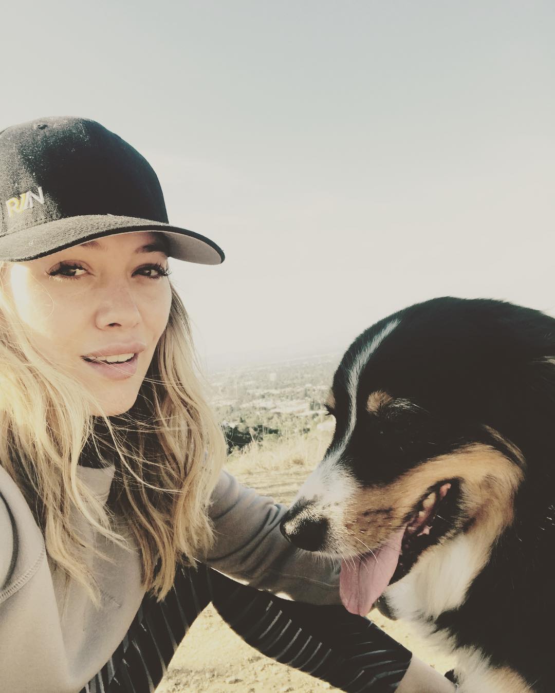 31 oktober: Hiking with my best buddie❤️ would be lost without this guy #myshadow

