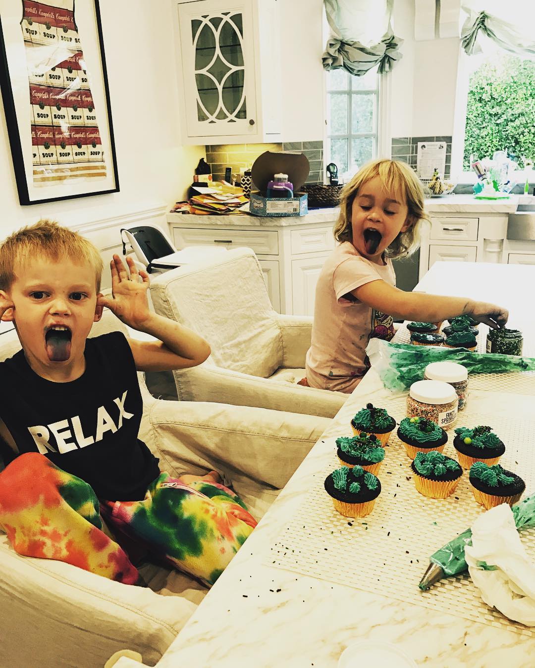 04 november: Homies 4 life #Pearl&Luca @mrslisao & @jackosbourne thanks for the dinner and hang ❤️👌🏻 sorry bout the @fancysprinkles all over your house 😂
