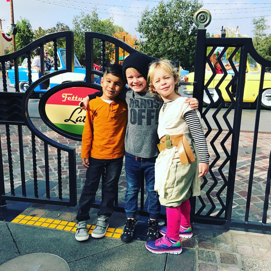 13 december: Stormed the place today #disneyland ✌🏻️crazy nutterbutters. ❤️shane❤️Luca❤️pearl @sharm1222 @mrslisao
