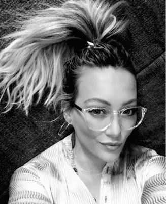 23 januari: Raging my @GlassesUSA Piero frames and a high pony today. Get them too ➡ Link in my bio! #glassesusa #glasses
