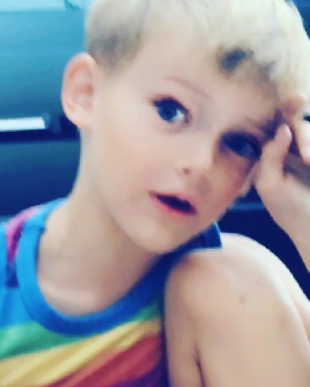 17 juli: When snap chat attacks.... this was too funny not to post. Also my voice is so annoying 🙄
