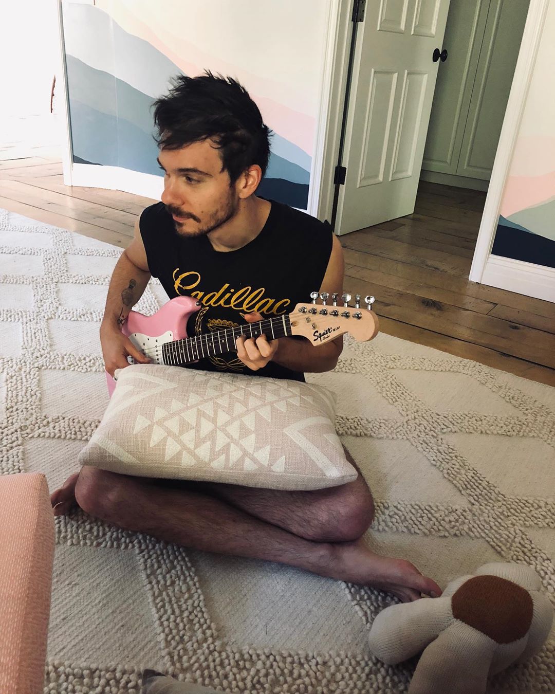 02 juni:Babe remember when we had a baby and didn’t sleep for 3 1/2 months. I could only survive that with you! You make everyday the funniest, comfiest adventure! My best friend...I love you beyond. Happy birthday! 35! Feel alive! 😘
