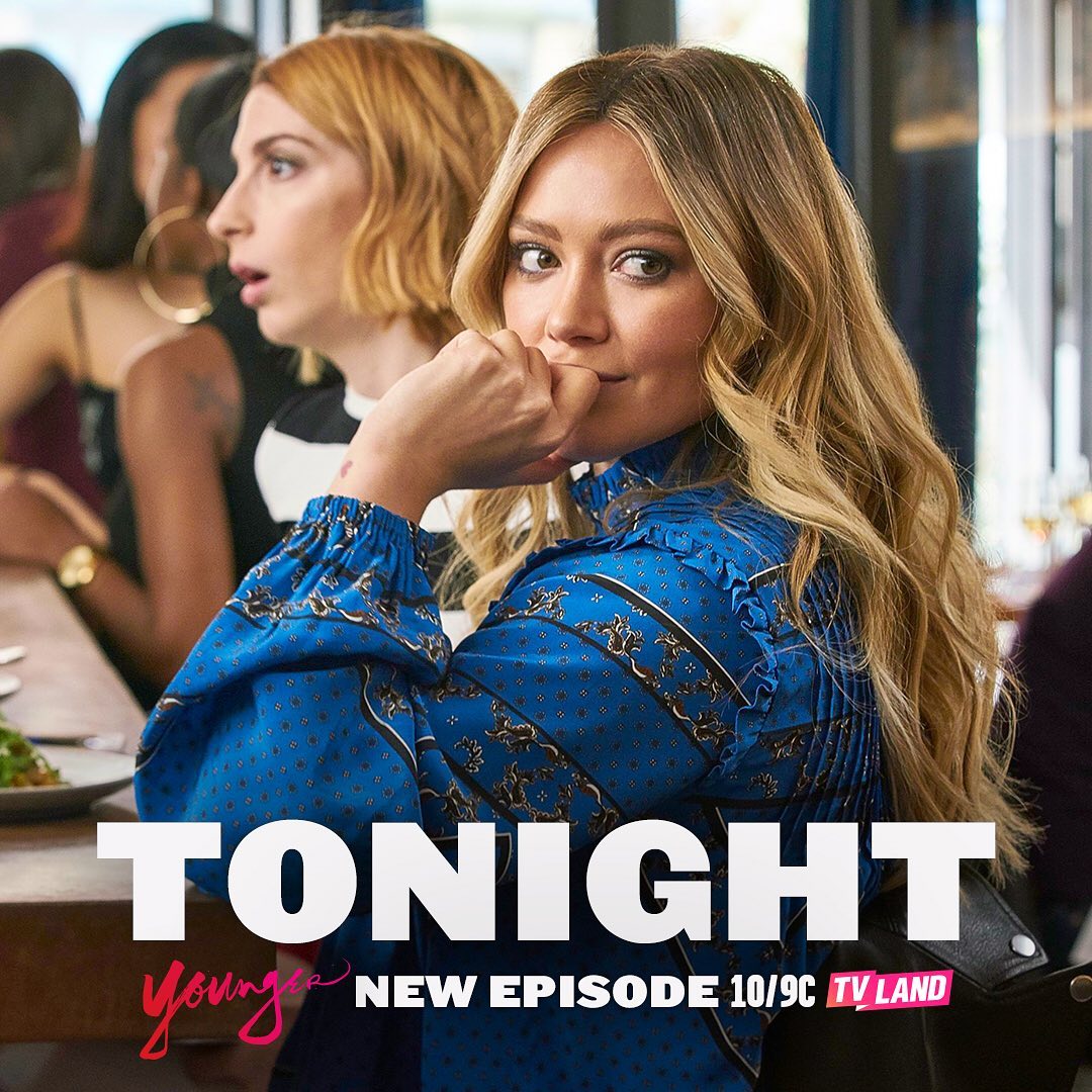 11 juli: @youngertv on tonight!! But @bollymernard is watching game of thrones back there 😂😂 #GOT #youngertv
