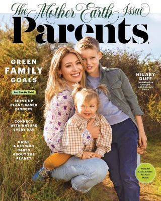 03 maart: Guys! This was such a gift! First of all I love @parents and was completely honored to be asked to be on the April cover! And with my babies! Hope you guys will pick it up! It’s all about ways to make changes to help our planet and teach our kids how important that is for their future! 💚 thank you @siljamagg for these special pics I will have forever!
