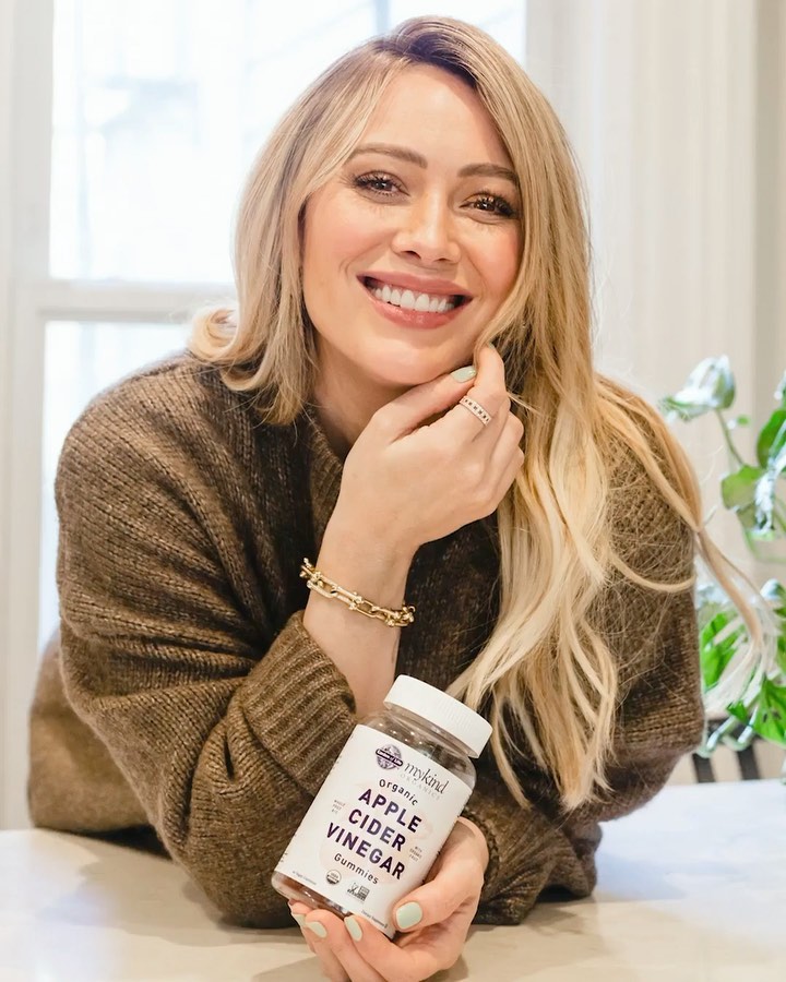 01 april: As a busy mom, I’m always in for an extra dose of wellness. @gardenoflife’s new mykind Organics Apple Cider Vinegar Gummies are my secret weapon right now! Made with organic fruit and whole food B12, I take these tasty gummies every morning to help me feel refreshed and ready to take on the day. #golpartner
