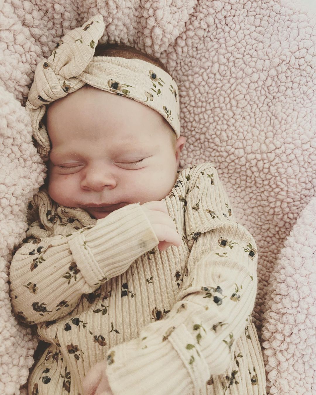 15 april: Oh Mae god she’s cute!
