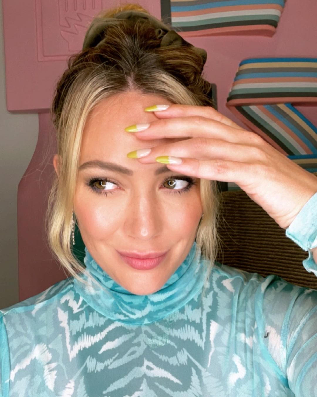 06 augustus: These @essie expressie nail polishes are major 💅🏻🤍💛#essiepartner I’ve been wearing shades from the ‘dial it up’ collection that dry in about a minute!

