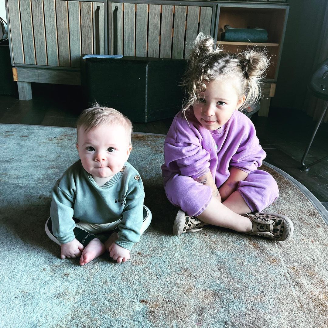 26 september: Be friends soon K, that’s it. #natinaldaughterday
