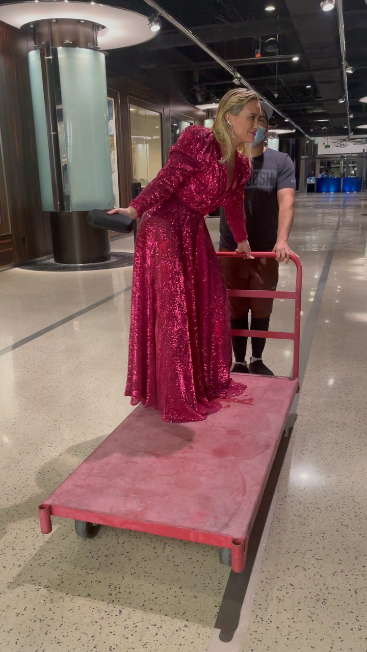 14 november: Just want to thank this nice man at the pacific design center for not making me take another step in my heels tonight @baby2baby your tireless effort, kindness, and love reaches beyond words ✨
