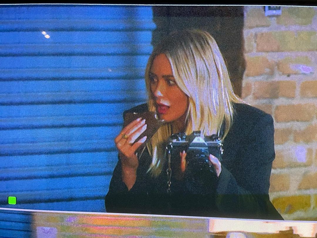 19 november: When the set orders @blackflourcrepes and @kmcclintock told me to get the mushroom cheese and @katiemiddletonmakeupfx catches you inhaling it on camera ….check out those wild crazed eyes #humansenjoyingcrepes
