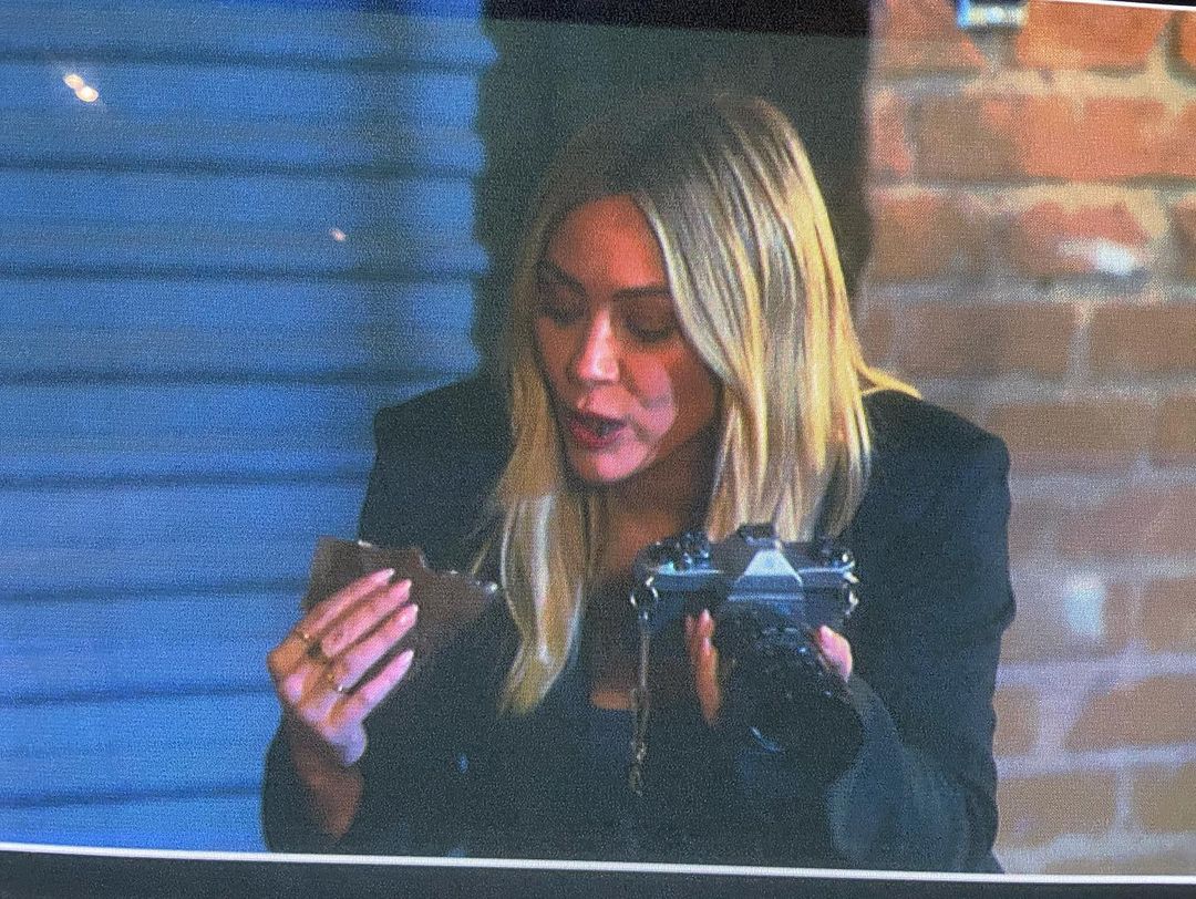 19 november: When the set orders @blackflourcrepes and @kmcclintock told me to get the mushroom cheese and @katiemiddletonmakeupfx catches you inhaling it on camera ….check out those wild crazed eyes #humansenjoyingcrepes
