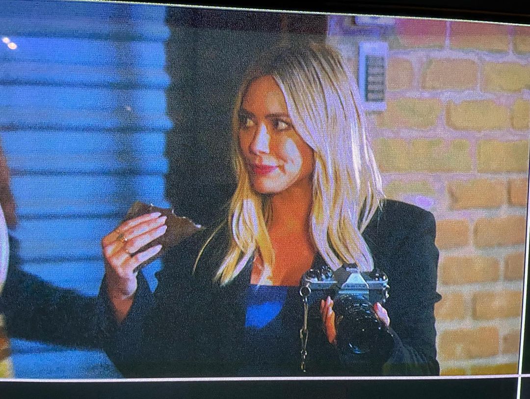 19 november: When the set orders @blackflourcrepes and @kmcclintock told me to get the mushroom cheese and @katiemiddletonmakeupfx catches you inhaling it on camera ….check out those wild crazed eyes #humansenjoyingcrepes
