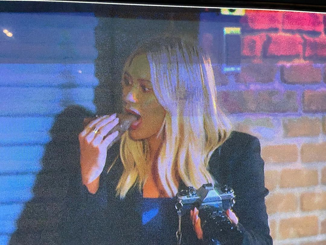19 november: When the set orders @blackflourcrepes and @kmcclintock told me to get the mushroom cheese and @katiemiddletonmakeupfx catches you inhaling it on camera ….check out those wild crazed eyes #humansenjoyingcrepes
