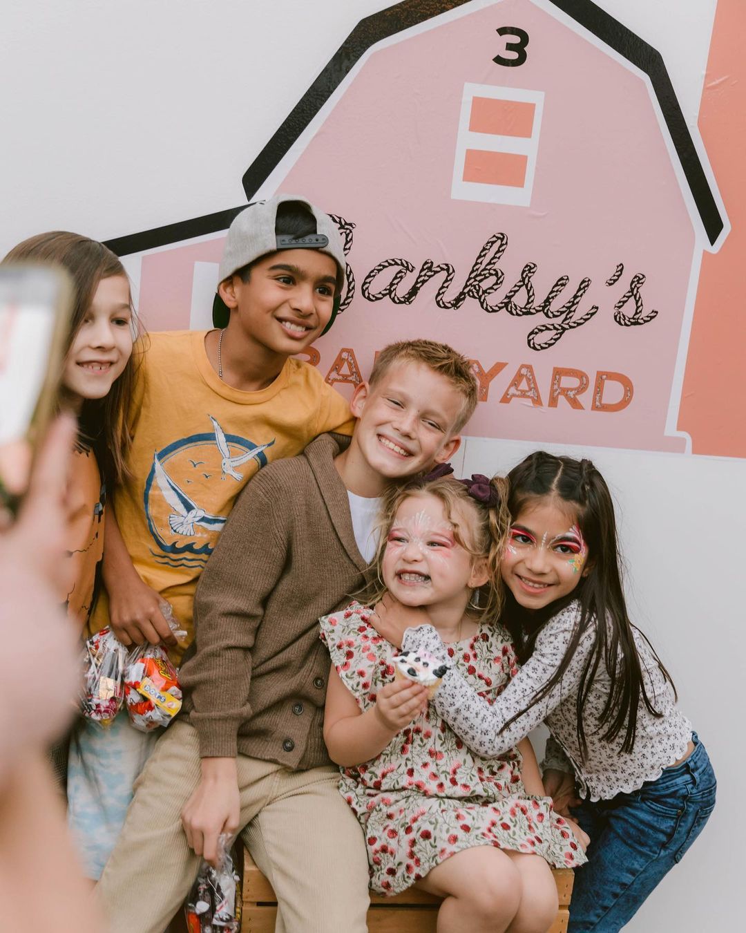 3 december:A little farm/bounce/paint/treat/partay (finally) for Banks🐻 big 3!!! Love you my boss. Thanks for keeping this whole family on our toes♥️😊✨💖
