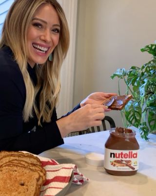 04 februari: #ad You guys already know that I love @nutella! Well, guess what – it’s almost #WorldNutellaDay, one of the best days of the year. Tomorrow, you can celebrate with me and enter for a chance to win a grand prize, learning how to make my favorite Nutella cookie recipe in a live virtual cooking experience with me (!) To enter, post a message or a photo that shows your love for Nutella and include #WorldNutellaDaySweeps in the caption. Head over to NutellaDay.com for more details.

Sweepstakes Rules:
NO PURCH NEC. Open only to legal residents of the 50 US & DC who are 18+ with a valid Facebook, Instagram or Twitter account as of time of entry. Starts @ 12:00 AM (ET) on 2/5/21 and ends @ 11:59:59 PM (ET) on 2/5/21. For complete details, including how to enter, see Official Rules @ www.nutelladay.com.
