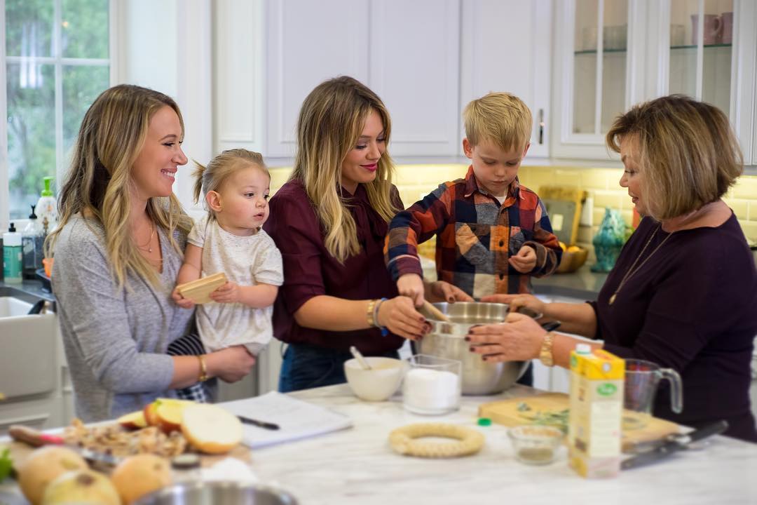 21 november: We made it a family affair and we ALL learned how to make Nanny's Dressing! We have relied on my mom to carry on this tradition every year but it's time for me to know how to make it for my family too! The full recipe is on realgirlskitchen.com 🌿#thanksgiving #stuffing #dressing #thankful #family
