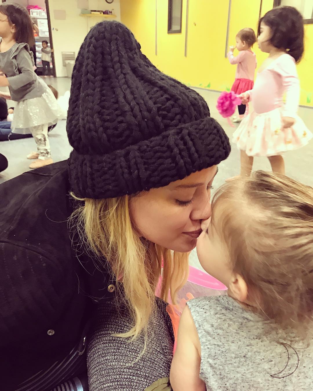 08 februari:Ballet class surprise visit from Auntie Hil today! 💕 #family #best
 08 februari:Ballet class surprise visit from Auntie Hil today! 💕 #family #best