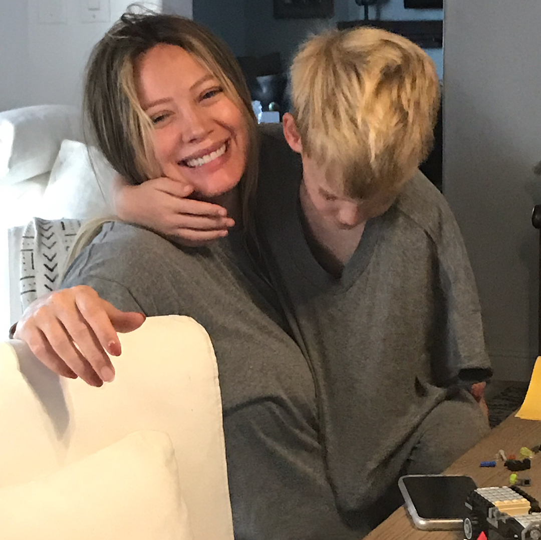 28 september 2018:Happy birthday to my sissy! You are a magical force! There is so much goodness coming your way this year and I can’t wait to experience it with ya! #HBD @hilaryduff 🌟🌟🌟
