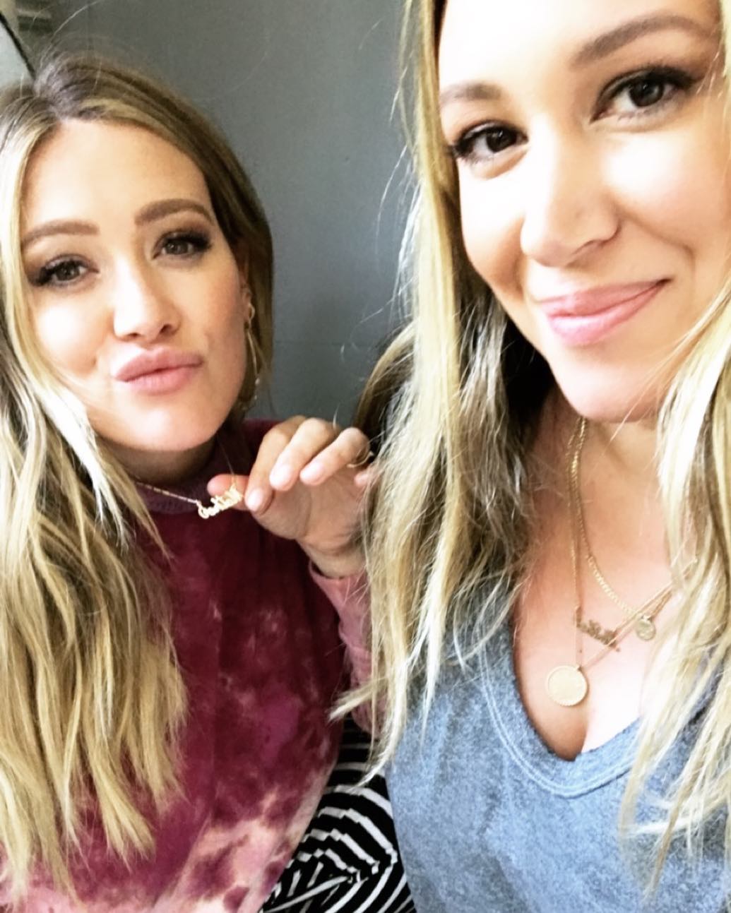 15 oktober 2018: Twinning in our #Mother necklaces 👯♀️
 15 oktober 2018: Twinning in our #Mother necklaces 👯♀️