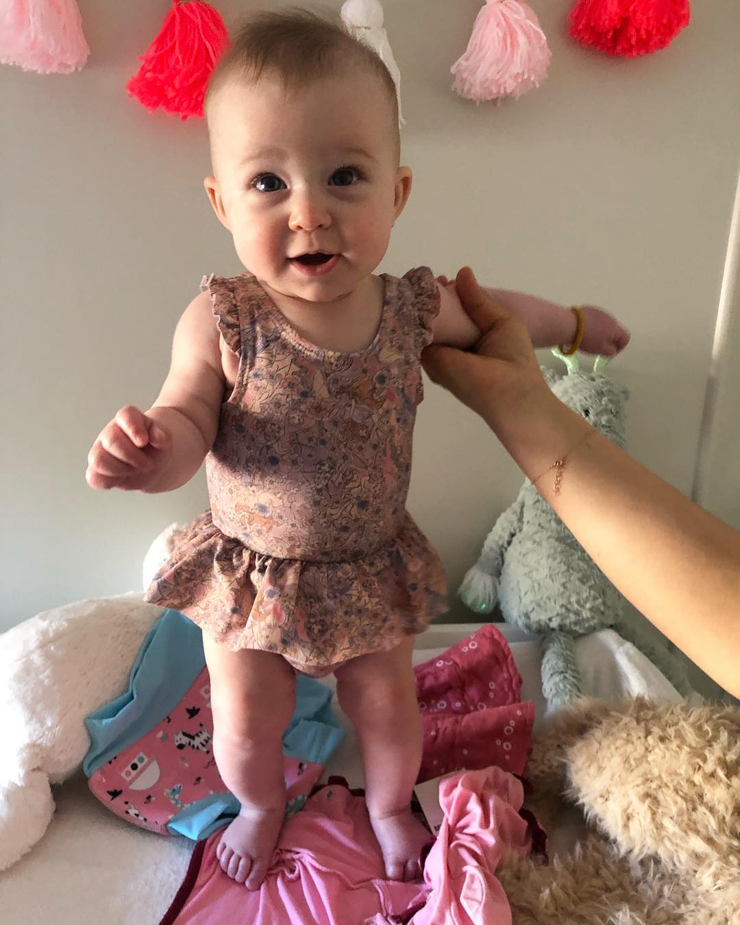 26 maart 2019: Banks had her first swim class today. She rejected the pool toys , refused to kick, gave me eyes to confirm where her blame rested, and was the only child of 12 to scream for the entirety of class! I’ve never been more proud ❤️
