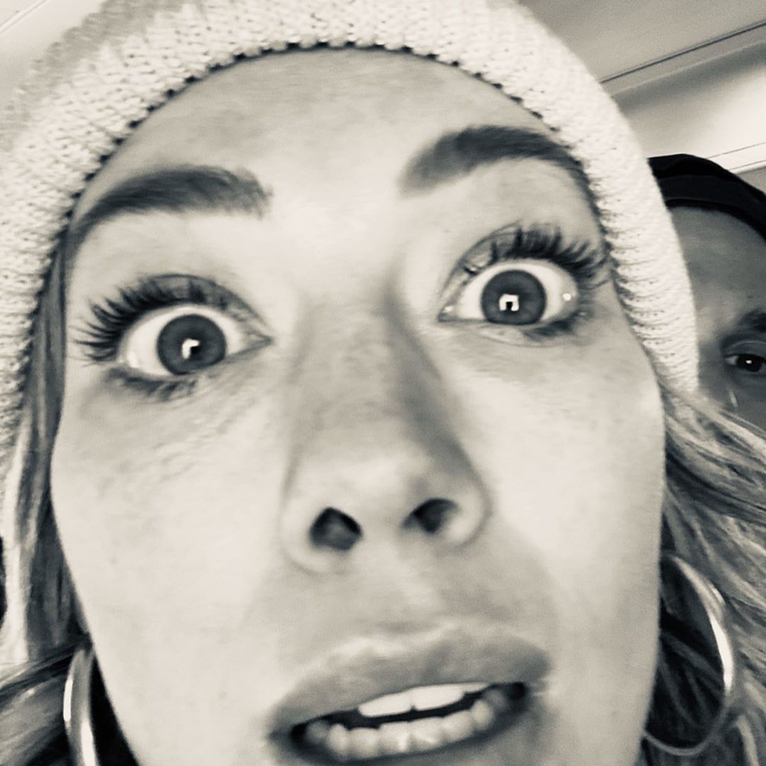 28 maart 2020: One of the best parts of quarantine is finding all the beautiful photos of your wife in your camera roll.
