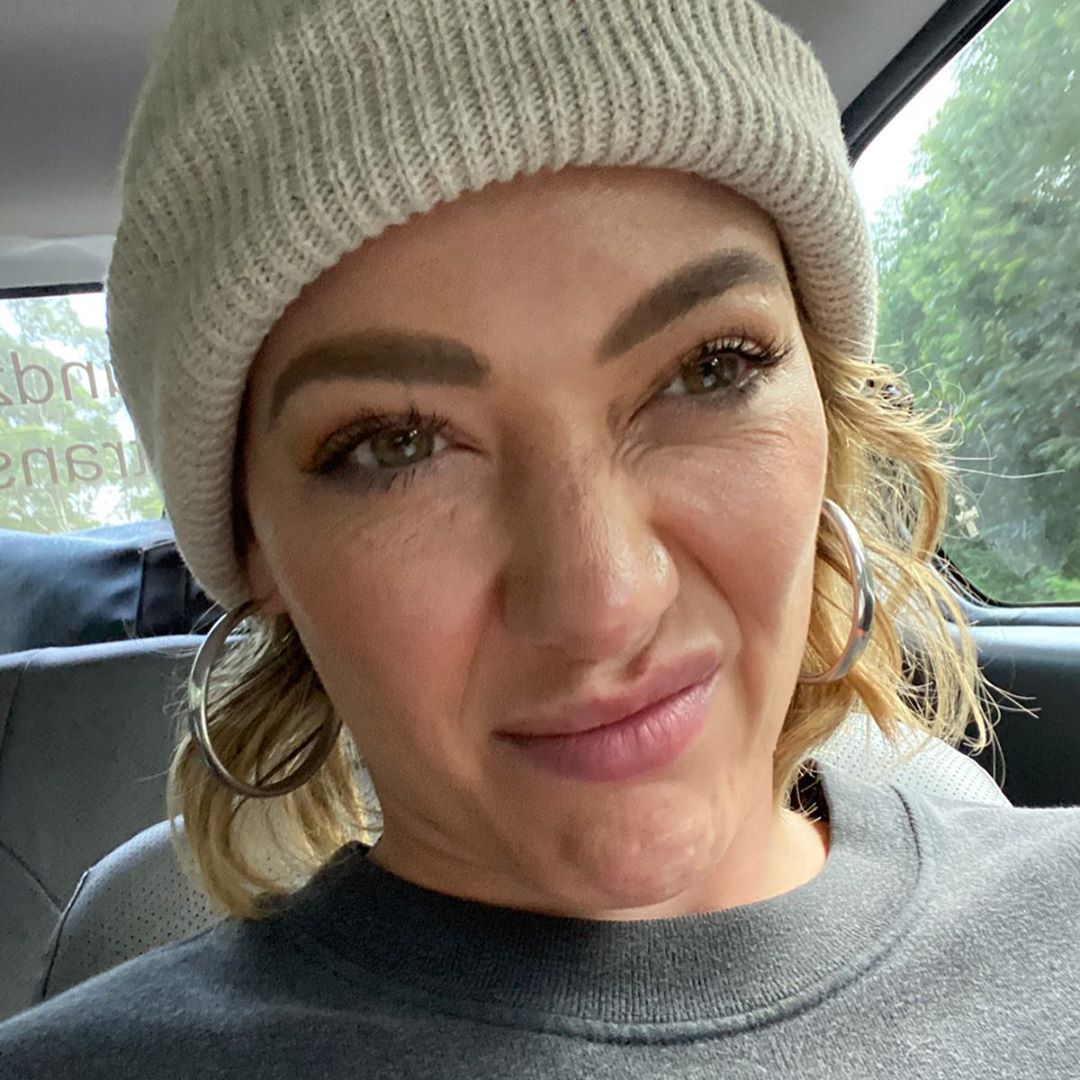 28 maart 2020: One of the best parts of quarantine is finding all the beautiful photos of your wife in your camera roll.
